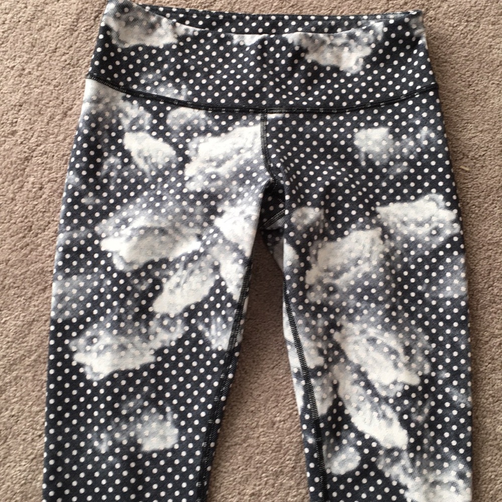 Lululemon Crops - Picture 2 of 3